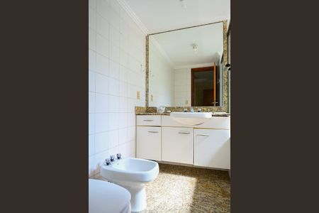 Apartamento à venda com 159m², 4 quartos e 2 vagasBanheiro Suíte 2