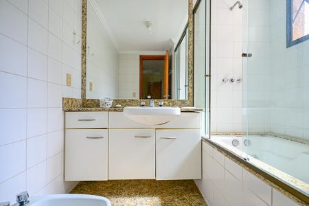 Apartamento à venda com 159m², 4 quartos e 2 vagasBanheiro Suíte 2