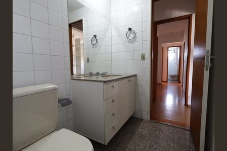 Apartamento à venda com 136m², 4 quartos e 3 vagasBanheiro da Suíte 1