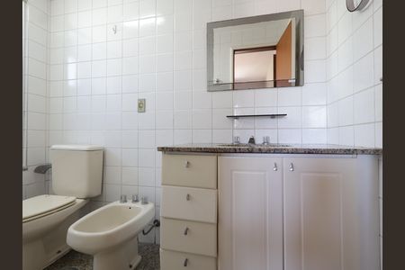Apartamento à venda com 136m², 4 quartos e 3 vagasBanheiro da Suíte 2