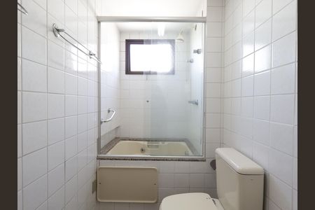 Apartamento à venda com 136m², 4 quartos e 3 vagasBanheiro da Suíte 2