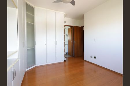 Apartamento à venda com 136m², 4 quartos e 3 vagasSuíte 2