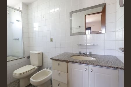 Apartamento à venda com 136m², 4 quartos e 3 vagasBanheiro da Suíte 2