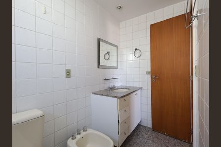 Apartamento à venda com 136m², 4 quartos e 3 vagasBanheiro da Suíte 2