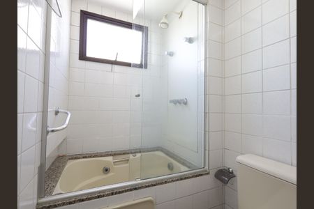 Apartamento à venda com 136m², 4 quartos e 3 vagasBanheiro da Suíte 2