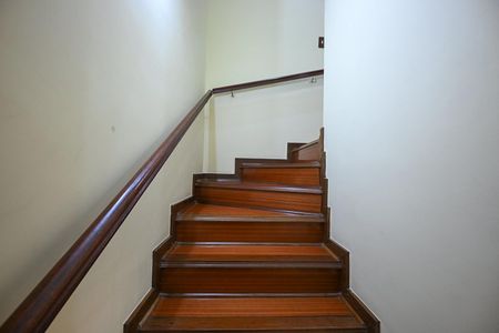 Escada 1 de casa para alugar com 3 quartos, 141m² em Jardim Lar Sao Paulo, São Paulo