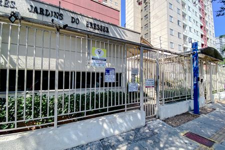 Apartamento para alugar com 57m², 3 quartos e 1 vagaFachada com Plaquinha