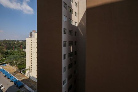 Vista Quarto de kitnet/studio à venda com 1 quarto, 25m² em Santo Amaro, São Paulo