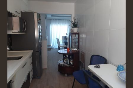 Apartamento à venda com 200m², 4 quartos e 2 vagas Apartamento à venda com 200m², 4 quartos e 2 vagasCozinha