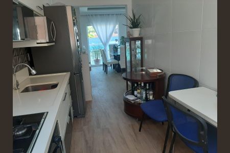 Apartamento à venda com 200m², 4 quartos e 2 vagas Apartamento à venda com 200m², 4 quartos e 2 vagasCozinha