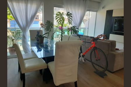 Apartamento à venda com 200m², 4 quartos e 2 vagas Apartamento à venda com 200m², 4 quartos e 2 vagasSala
