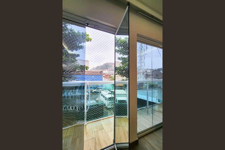 Apartamento à venda com 200m², 3 quartos e 2 vagas Apartamento à venda com 200m², 3 quartos e 2 vagasVaranda