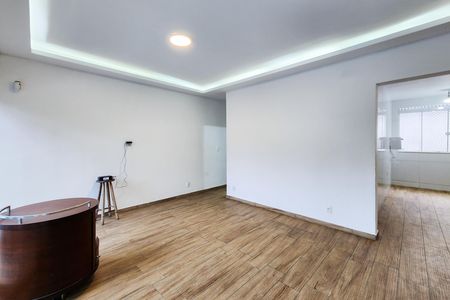 Apartamento à venda com 200m², 3 quartos e 2 vagas Apartamento à venda com 200m², 3 quartos e 2 vagasSala