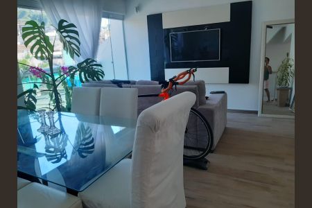 Apartamento à venda com 200m², 4 quartos e 2 vagas Apartamento à venda com 200m², 4 quartos e 2 vagasSala