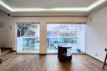 Apartamento à venda com 200m², 3 quartos e 2 vagas Apartamento à venda com 200m², 3 quartos e 2 vagasSala