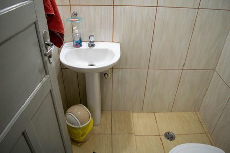Banheiro de serviço de casa à venda com 6 quartos, 212m² em Penha de França, São Paulo