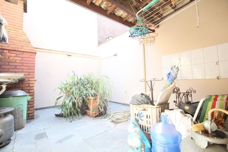 Casa à venda com 88m², 2 quartos e 2 vagasQuintal