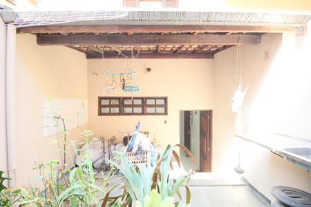 Casa à venda com 88m², 2 quartos e 2 vagasQuintal
