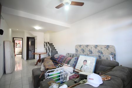 Casa à venda com 88m², 2 quartos e 2 vagasSala