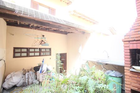 Casa à venda com 88m², 2 quartos e 2 vagasQuintal