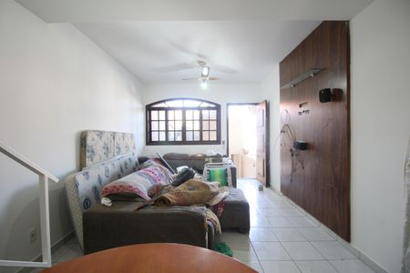Casa à venda com 88m², 2 quartos e 2 vagasSala