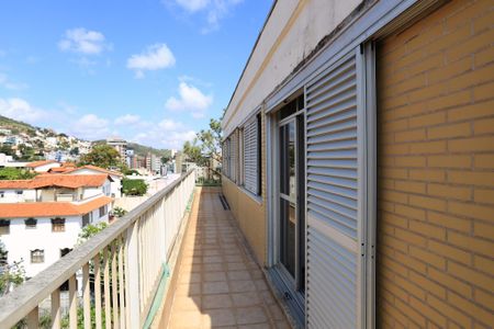 Apartamento para alugar com 360m², 4 quartos e 4 vagasVaranda