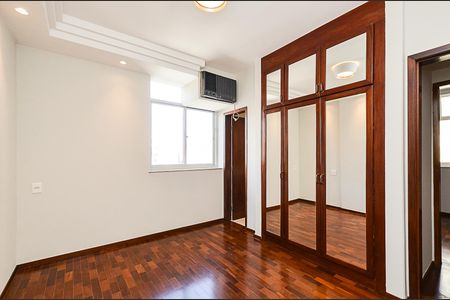 Apartamento para alugar com 75m², 2 quartos e 1 vagaSuíte