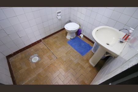 Casa à venda com 173m², 4 quartos e 2 vagasBanheiro 