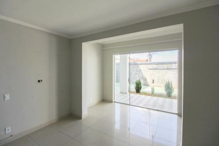 Casa para alugar com 230m², 3 quartos e 3 vagasSala 