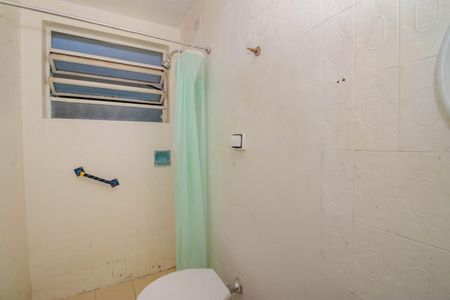 Banheiro de apartamento à venda com 1 quarto, 50m² em Auxiliadora, Porto Alegre