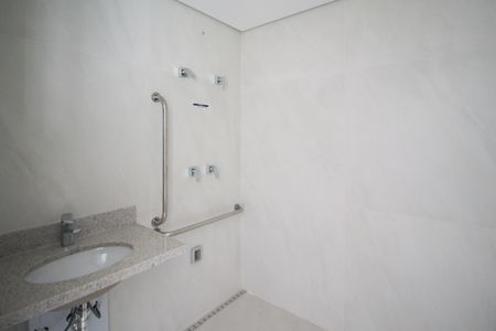 Banheiro de kitnet/studio à venda com 1 quarto, 30m² em Indianópolis, São Paulo