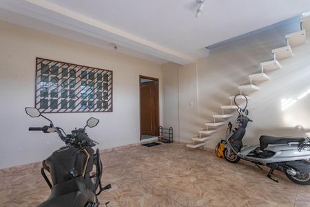 Casa à venda com 120m², 3 quartos e 2 vagasGaragem 