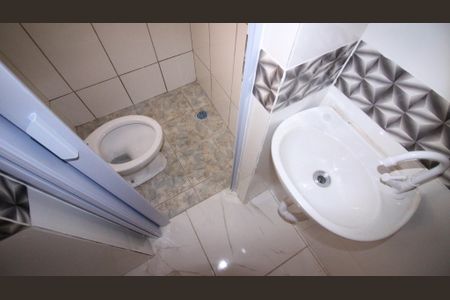 Banheiro de kitnet/studio para alugar com 1 quarto, 20m² em Vila Olinda, São Paulo