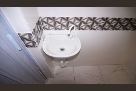 Banheiro de kitnet/studio para alugar com 1 quarto, 20m² em Vila Olinda, São Paulo