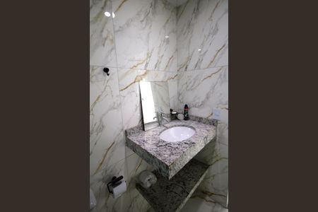 Banheiro de kitnet/studio para alugar com 1 quarto, 70m² em Irajá, Rio de Janeiro