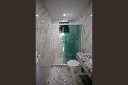 Banheiro de kitnet/studio para alugar com 1 quarto, 70m² em Irajá, Rio de Janeiro