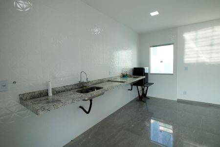 Cozinha de kitnet/studio para alugar com 1 quarto, 70m² em Irajá, Rio de Janeiro