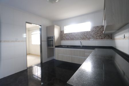 Casa para alugar com 60m², 2 quartos e 2 vagasCozinha