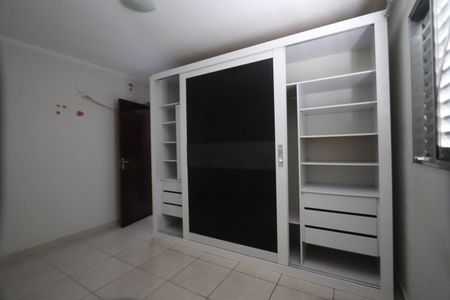 Casa para alugar com 60m², 2 quartos e 2 vagasQuarto 1