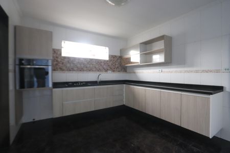 Casa para alugar com 60m², 2 quartos e 2 vagasCozinha