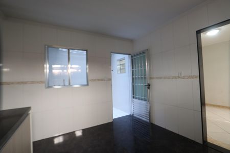 Casa para alugar com 60m², 2 quartos e 2 vagasCozinha