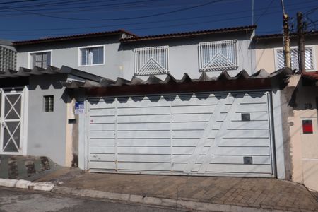 Casa para alugar com 60m², 2 quartos e 2 vagasFachada