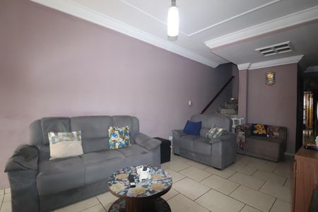 Casa à venda com 116m², 2 quartos e 2 vagasSala