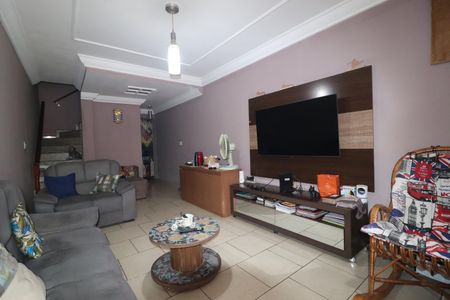 Casa à venda com 116m², 2 quartos e 2 vagasSala