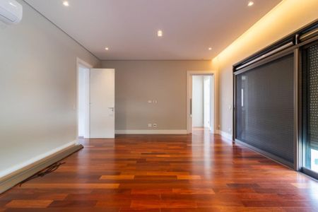 Casa de condomínio à venda com 678m², 4 quartos e 4 vagasFoto 05