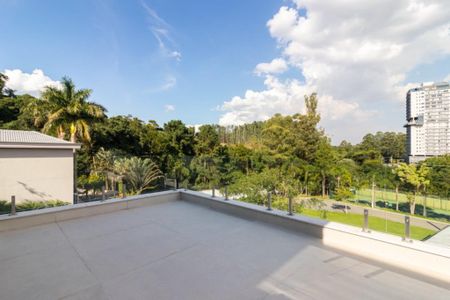 Casa de condomínio à venda com 678m², 4 quartos e 4 vagasFoto 02
