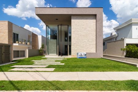 Casa de condomínio à venda com 678m², 4 quartos e 4 vagasFoto 01