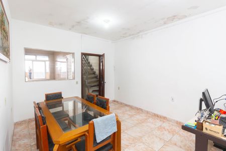 Casa para alugar com 250m², 2 quartos e 4 vagasSala