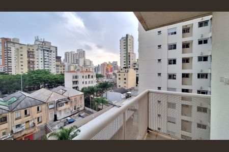 Apartamento à venda com 42m², 1 quarto e 1 vaga Apartamento à venda com 42m², 1 quarto e 1 vagaVaranda