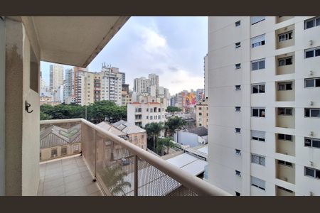 Apartamento à venda com 42m², 1 quarto e 1 vaga Apartamento à venda com 42m², 1 quarto e 1 vagaVaranda